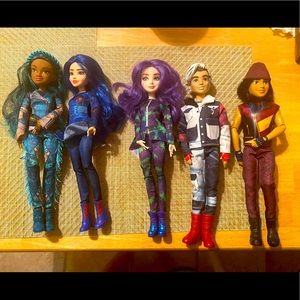 DISNEY DESCENDANTS DOLLS